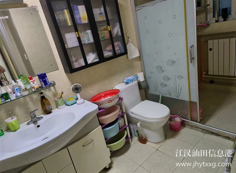 出售科苑小区4楼115平精装修，拎包入住，有储藏是，可以首付一万住房