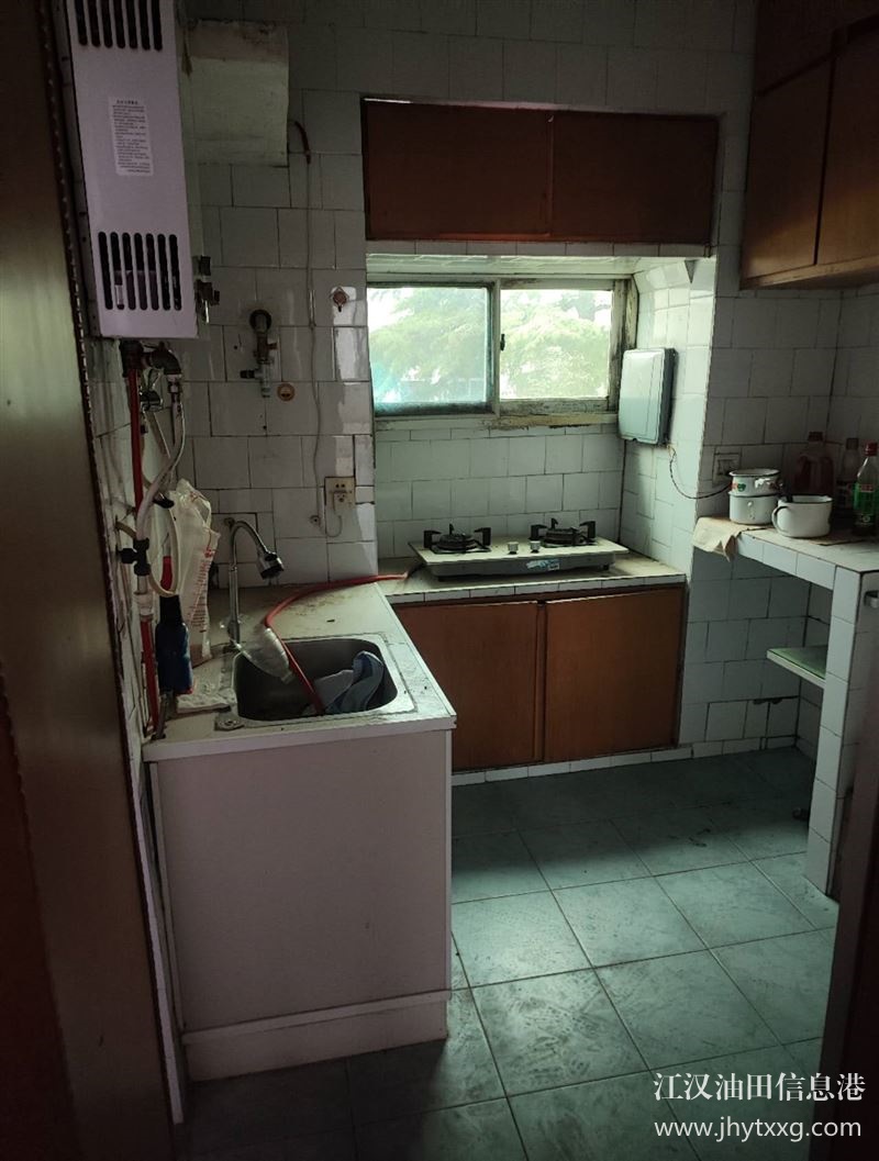 出售五七钻前小区4楼面积60平