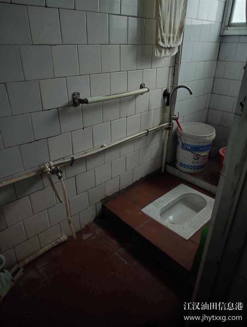 出售五七钻前小区4楼面积60平