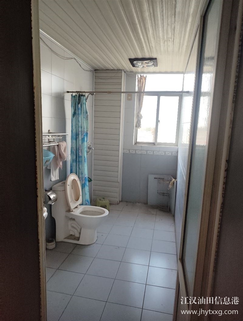 出售五七钻前小区5楼非顶楼面积110.