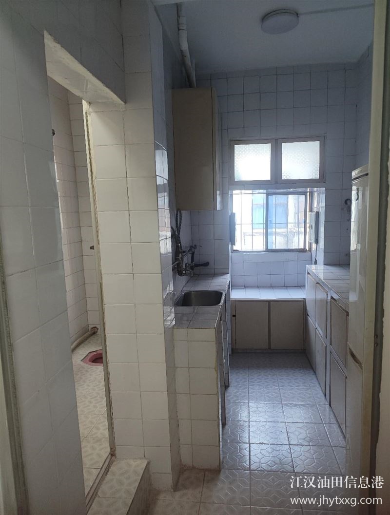 出售广华江钻小区三楼面积65平，