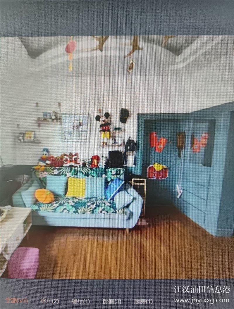 钻南小区5楼面积83.6平，三室一厅，