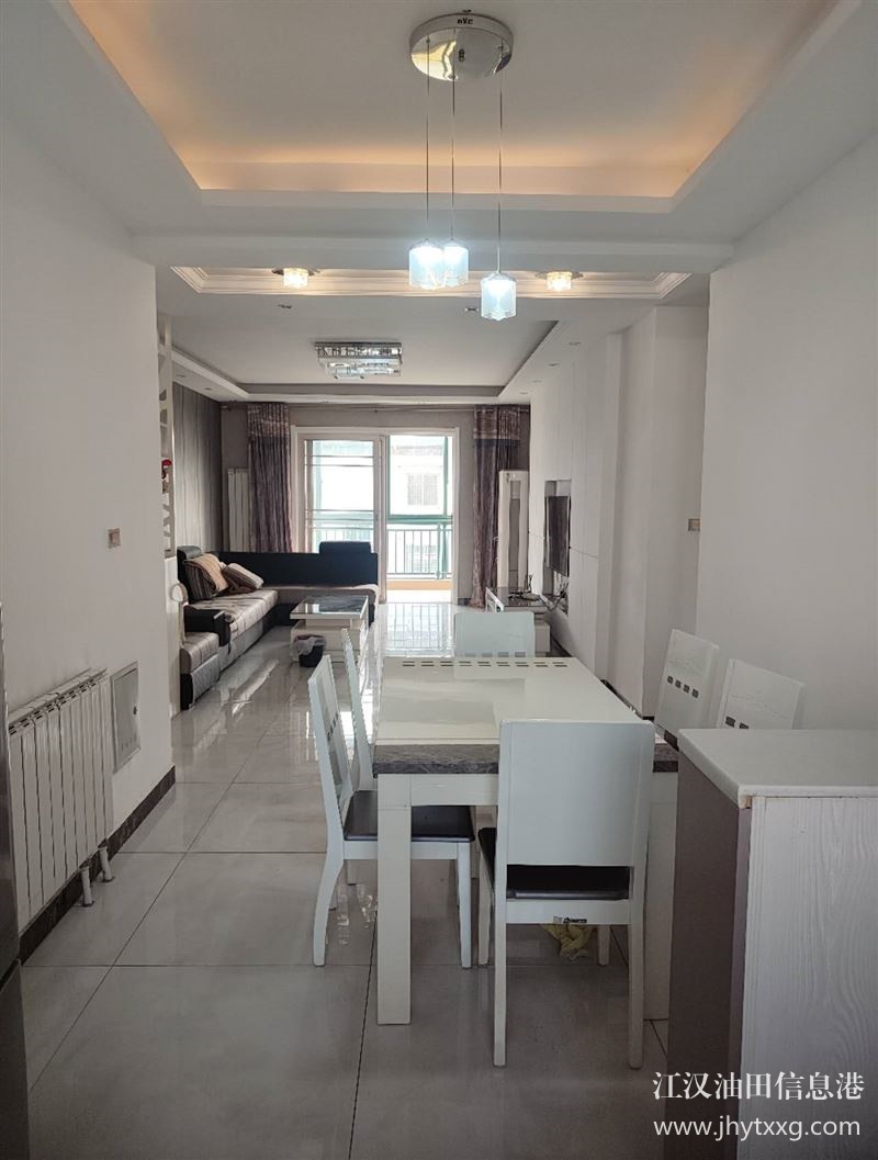 出售向阳石化东区5楼面积133平精装修，