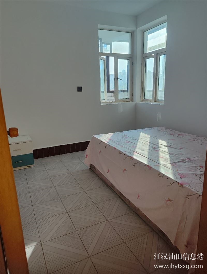 出售向阳建新小区四楼，总层六层，