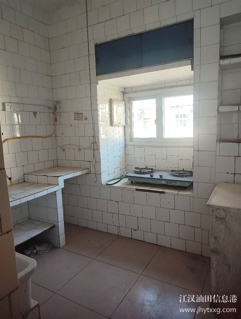 向阳测井小区4楼面积83平。