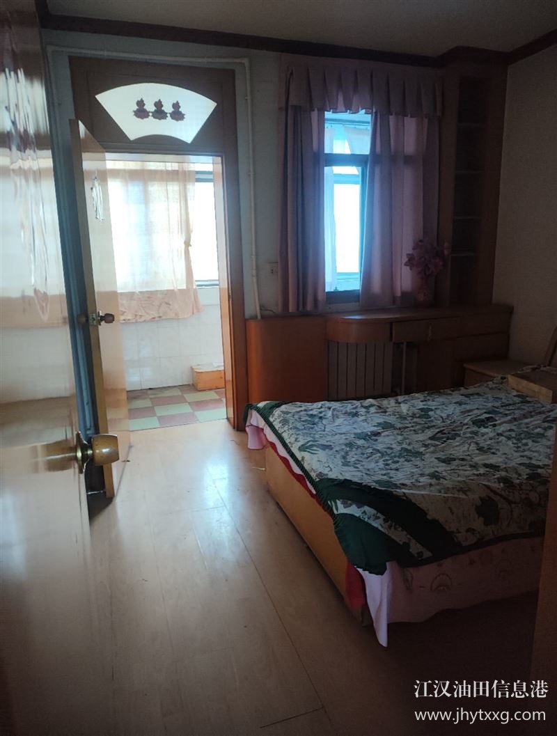 出售广南小区三楼面积60平，二室一厅，