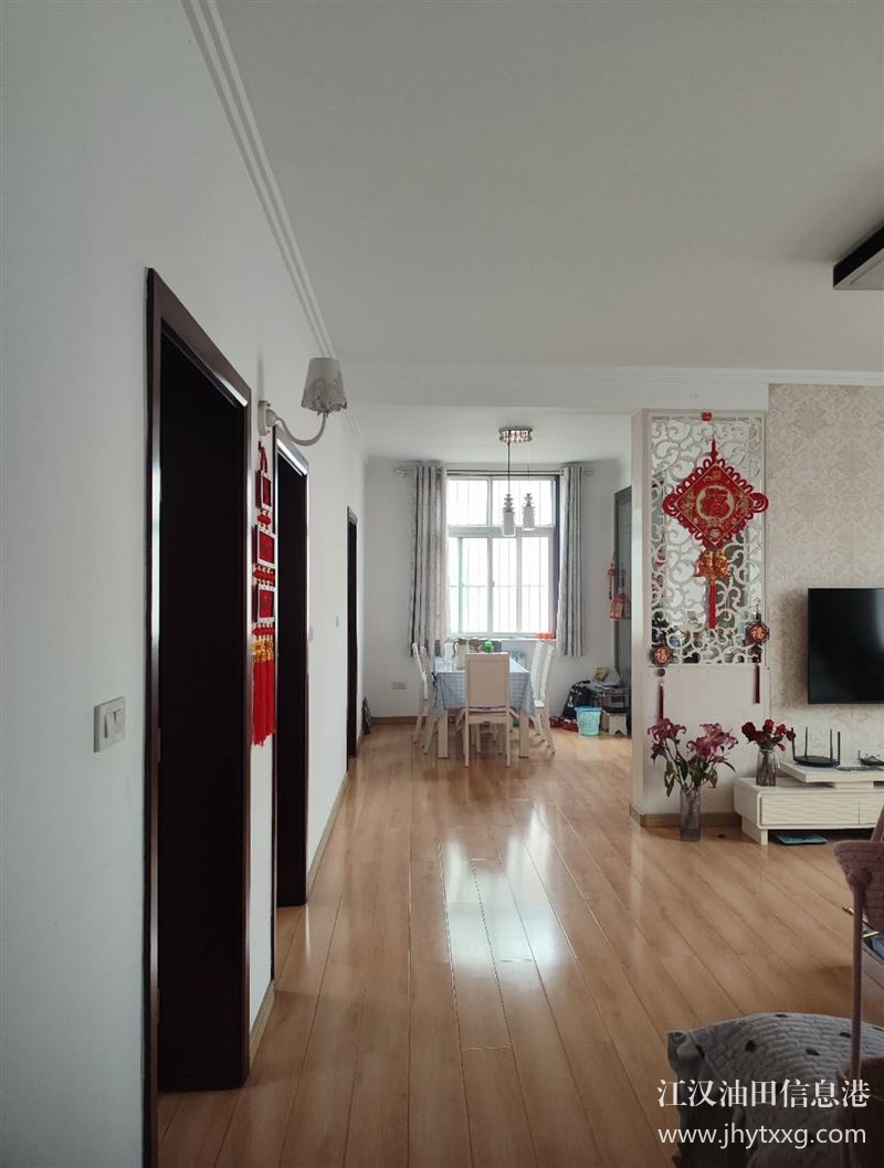 钻南二区面积110平4平，精装修，