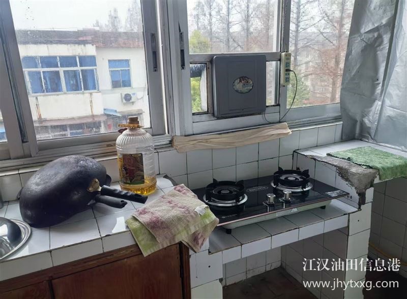 出租实验小学68栋  月租金600元  五楼